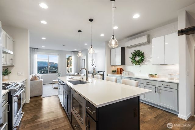 960 6th Walk NE, Issaquah, WA 98029