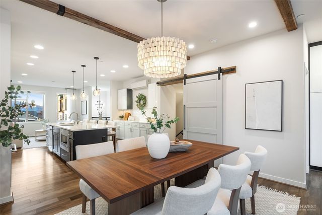 960 6th Walk NE, Issaquah, WA 98029