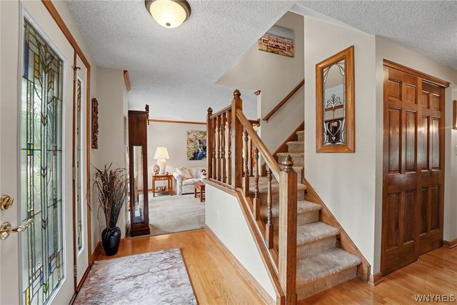 69 Old Orchard Lane, Orchard Park, NY 14127