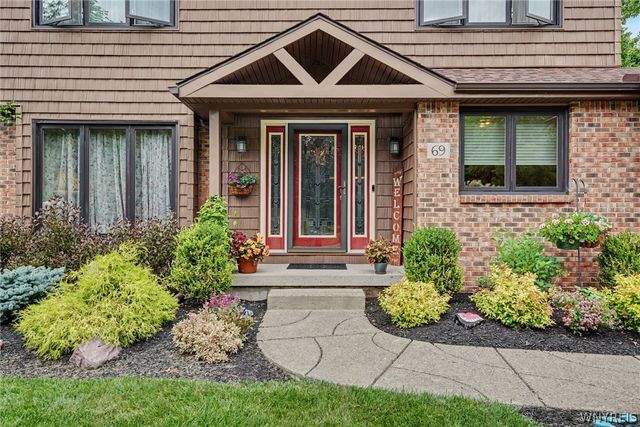 69 Old Orchard Lane, Orchard Park, NY 14127