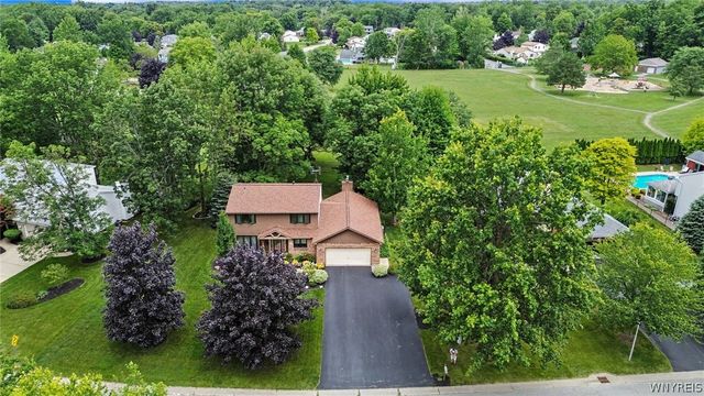 69 Old Orchard Lane, Orchard Park, NY 14127