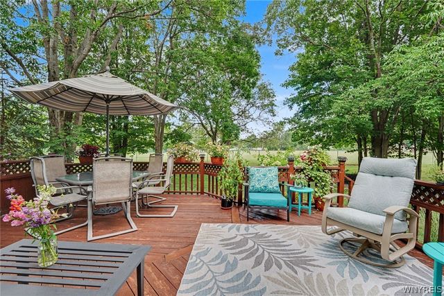 69 Old Orchard Lane, Orchard Park, NY 14127