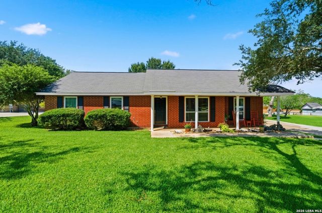 103 Oaklawn, Floresville, TX 78114