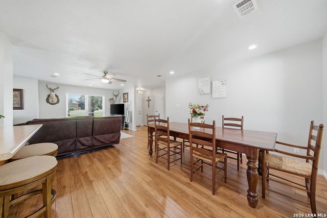 103 Oaklawn, Floresville, TX 78114