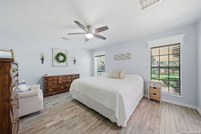103 Oaklawn, Floresville, TX 78114