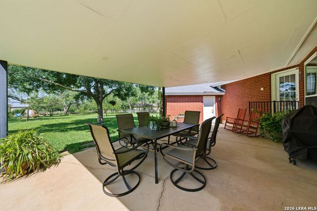 103 Oaklawn, Floresville, TX 78114