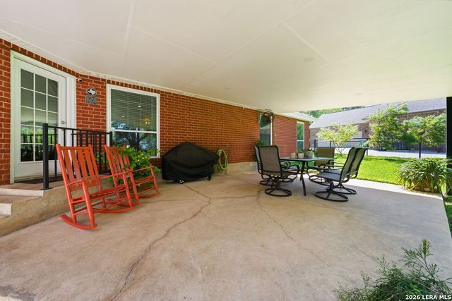 103 Oaklawn, Floresville, TX 78114