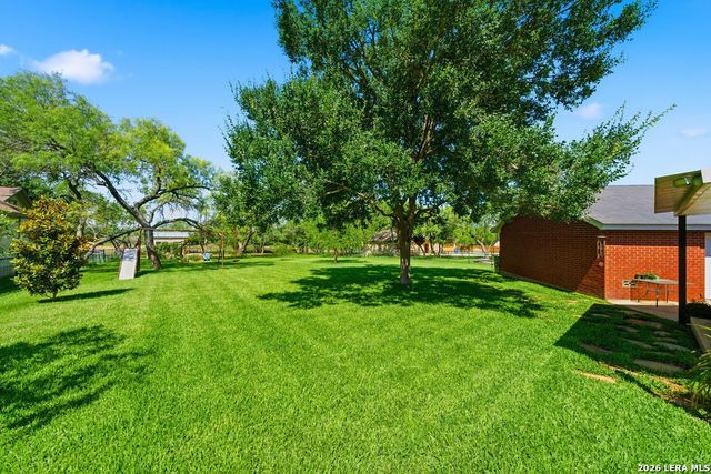 103 Oaklawn, Floresville, TX 78114
