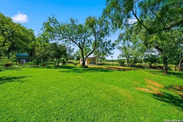 103 Oaklawn, Floresville, TX 78114