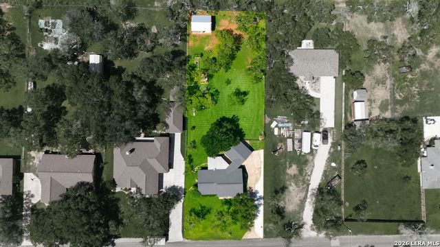 103 Oaklawn, Floresville, TX 78114