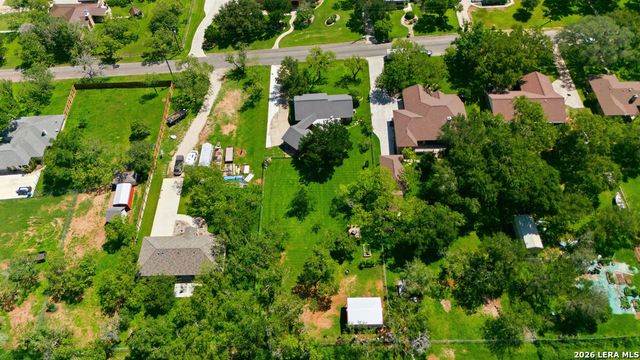103 Oaklawn, Floresville, TX 78114