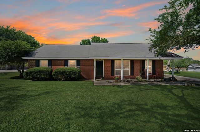 103 Oaklawn, Floresville, TX 78114