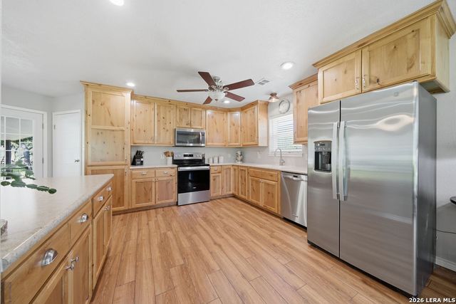 103 Oaklawn, Floresville, TX 78114
