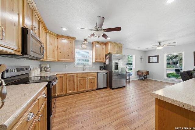 103 Oaklawn, Floresville, TX 78114