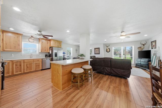 103 Oaklawn, Floresville, TX 78114