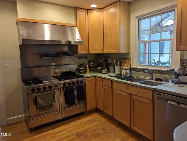 10 Oakwood Drive, Chapel Hill, NC 27517