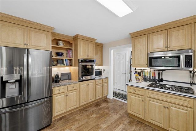 6 Acacia Street, Merrimack, NH 03054