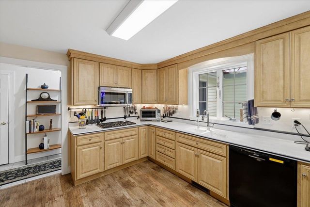 6 Acacia Street, Merrimack, NH 03054