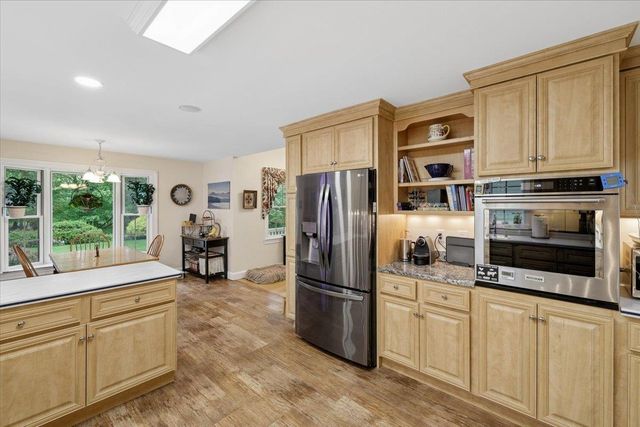 6 Acacia Street, Merrimack, NH 03054