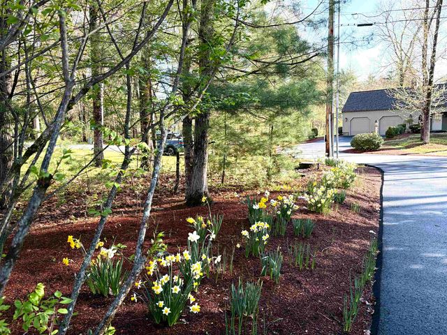 6 Acacia Street, Merrimack, NH 03054