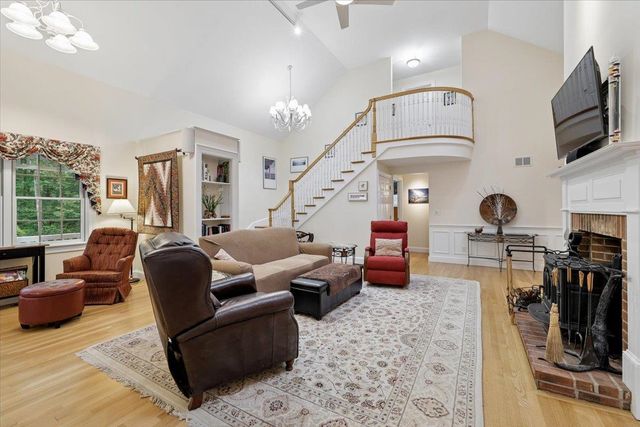 6 Acacia Street, Merrimack, NH 03054