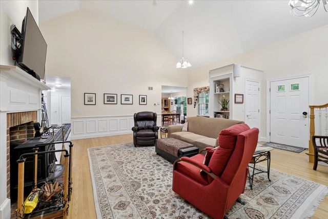 6 Acacia Street, Merrimack, NH 03054