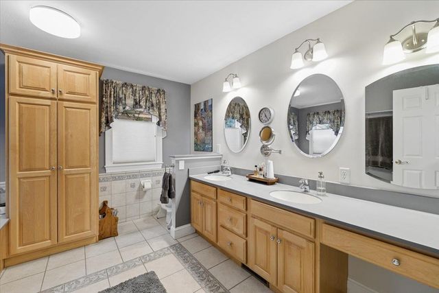 6 Acacia Street, Merrimack, NH 03054