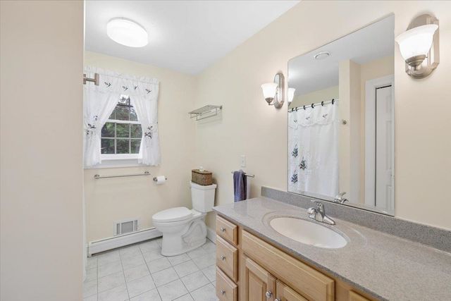 6 Acacia Street, Merrimack, NH 03054