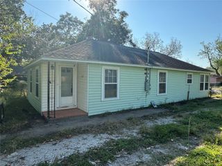 512 Rice Street, Angleton, TX 77515