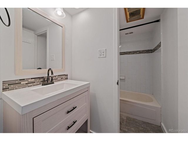 888 N Logan St 4F, Denver, CO 80203