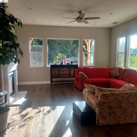 21 Withers Court, Lafayette, CA 94549