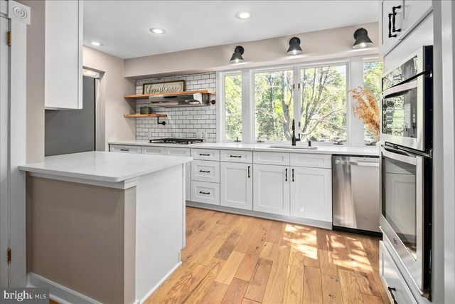 7321 WOLF RUN SHOALS RD, Fairfax Station, VA 22039
