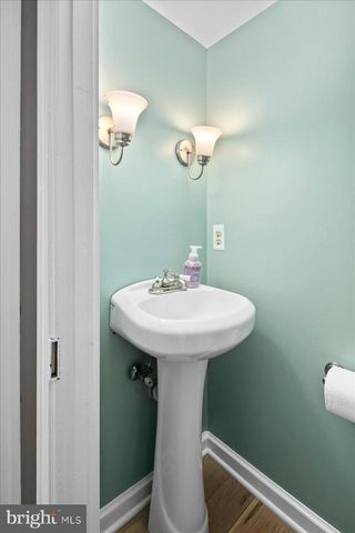 7321 WOLF RUN SHOALS RD, Fairfax Station, VA 22039