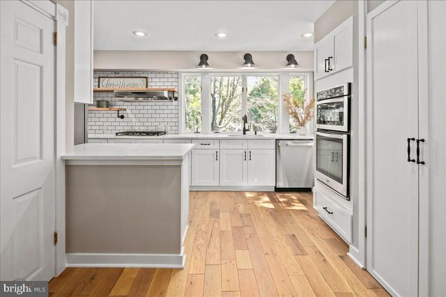 7321 WOLF RUN SHOALS RD, Fairfax Station, VA 22039
