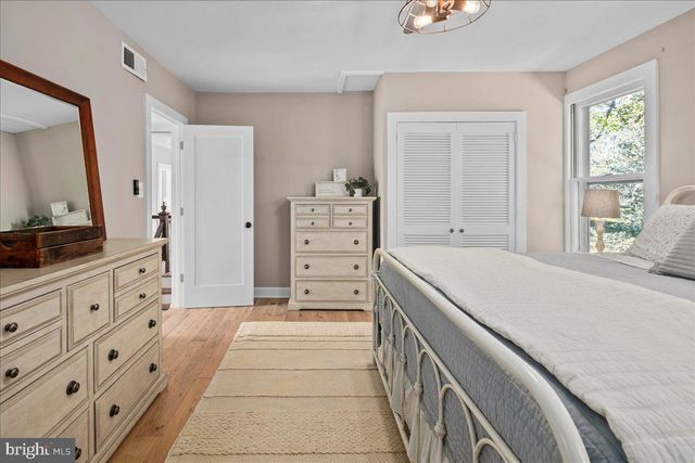 7321 WOLF RUN SHOALS RD, Fairfax Station, VA 22039