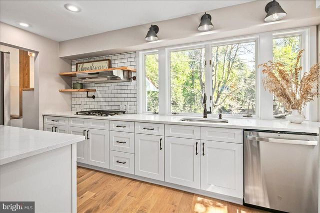 7321 WOLF RUN SHOALS RD, Fairfax Station, VA 22039