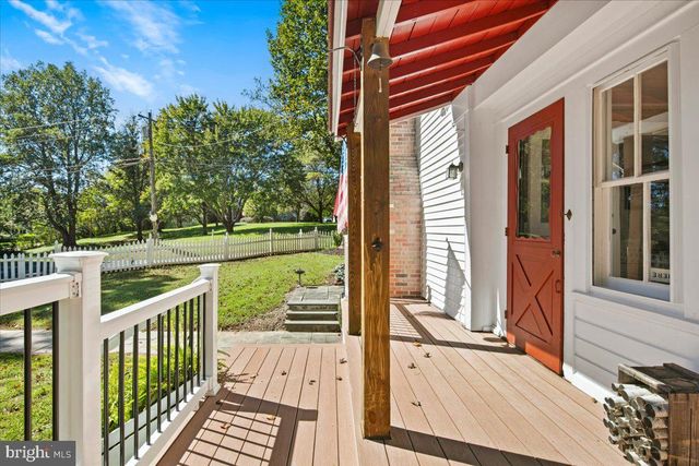 7321 WOLF RUN SHOALS RD, Fairfax Station, VA 22039