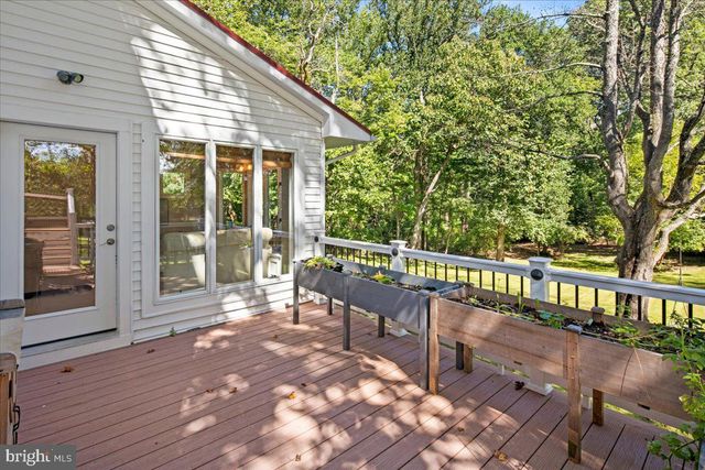 7321 WOLF RUN SHOALS RD, Fairfax Station, VA 22039