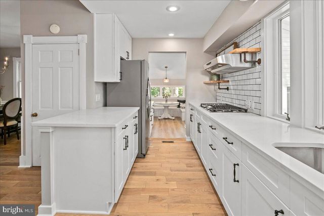 7321 WOLF RUN SHOALS RD, Fairfax Station, VA 22039