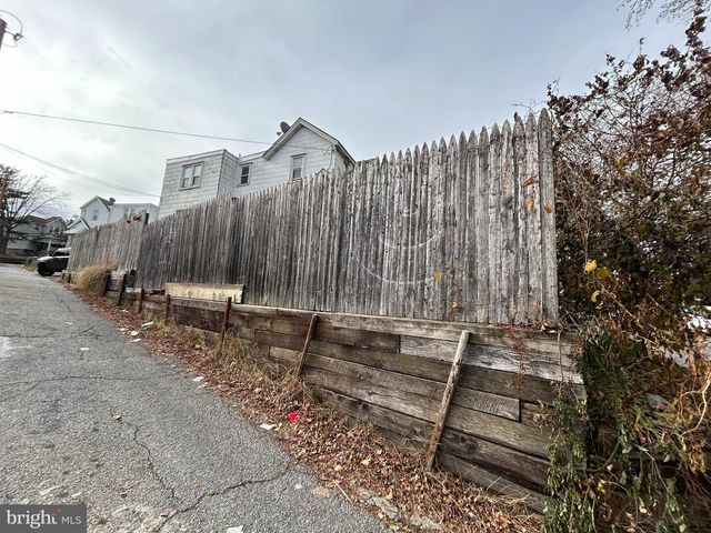 7502 PARKVIEW RD, Upper Darby, PA 19082