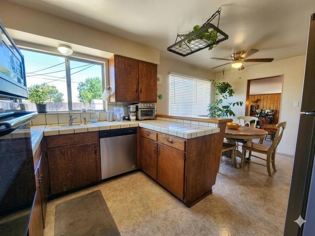 5011 North Pkwy, Sacramento, CA 95823