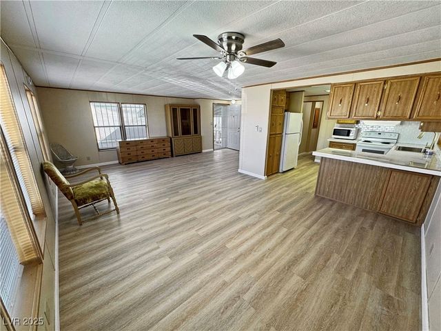 311 West FERNDELL Street, Pahrump, NV 89048