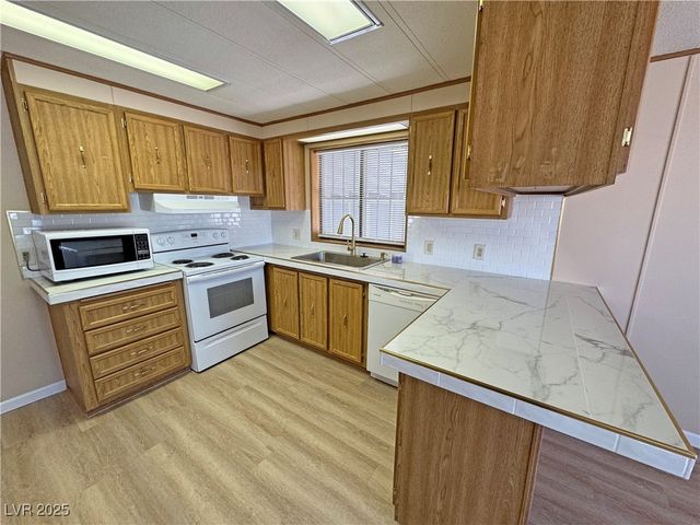 311 West FERNDELL Street, Pahrump, NV 89048