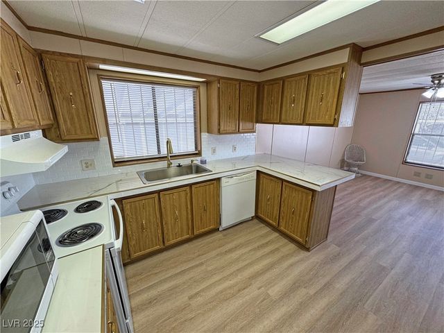 311 West FERNDELL Street, Pahrump, NV 89048