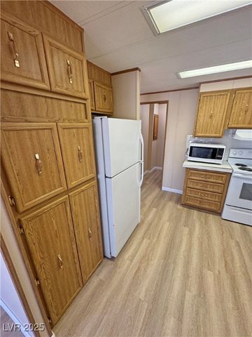 311 West FERNDELL Street, Pahrump, NV 89048