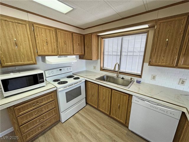 311 West FERNDELL Street, Pahrump, NV 89048