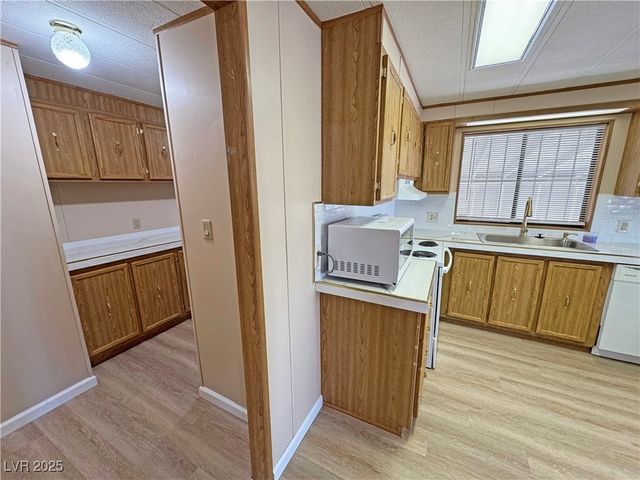 311 West FERNDELL Street, Pahrump, NV 89048