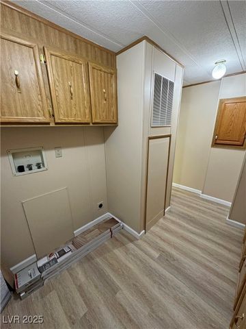 311 West FERNDELL Street, Pahrump, NV 89048