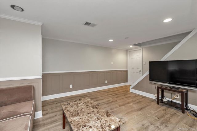 5 Wilfred Boulevard, Hicksville, NY 11801