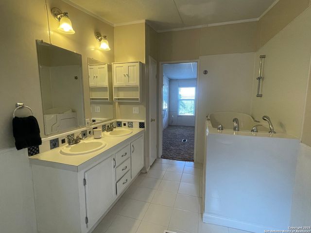 251 County Road 246, Hondo, TX 78861